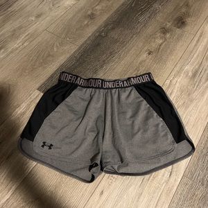 Size Medium Under Armour Shorts with Pockets